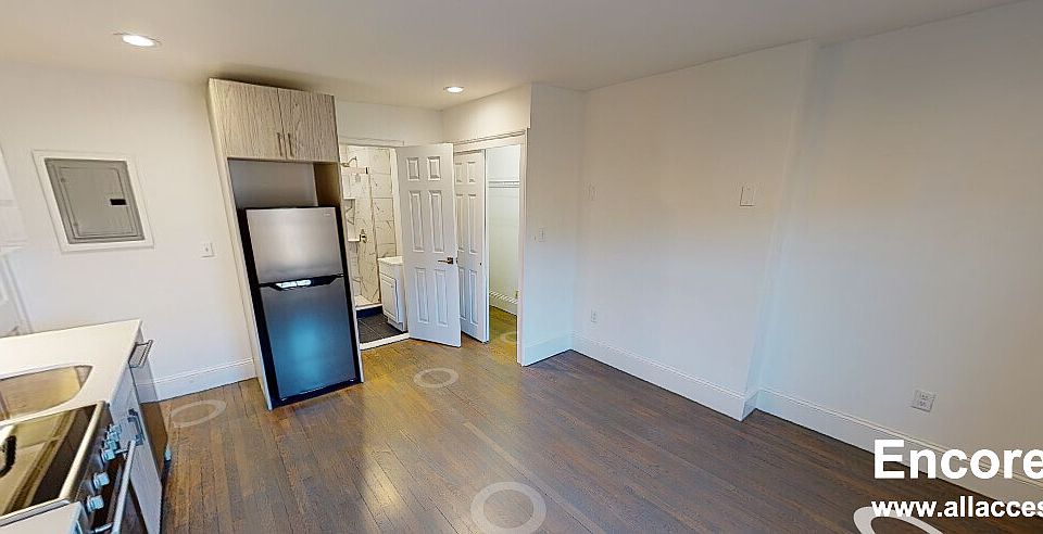 2nd image of 225 Newbury St #6S