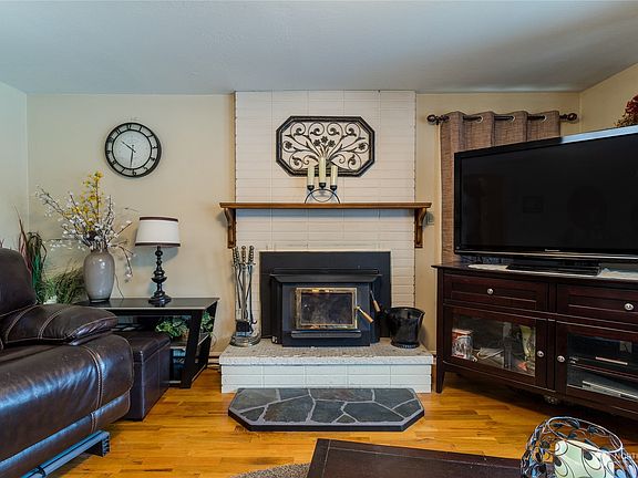 5th image of 1825 Leonard Drive