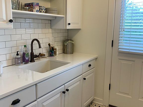 2nd image of 701 Lupine Ln #701