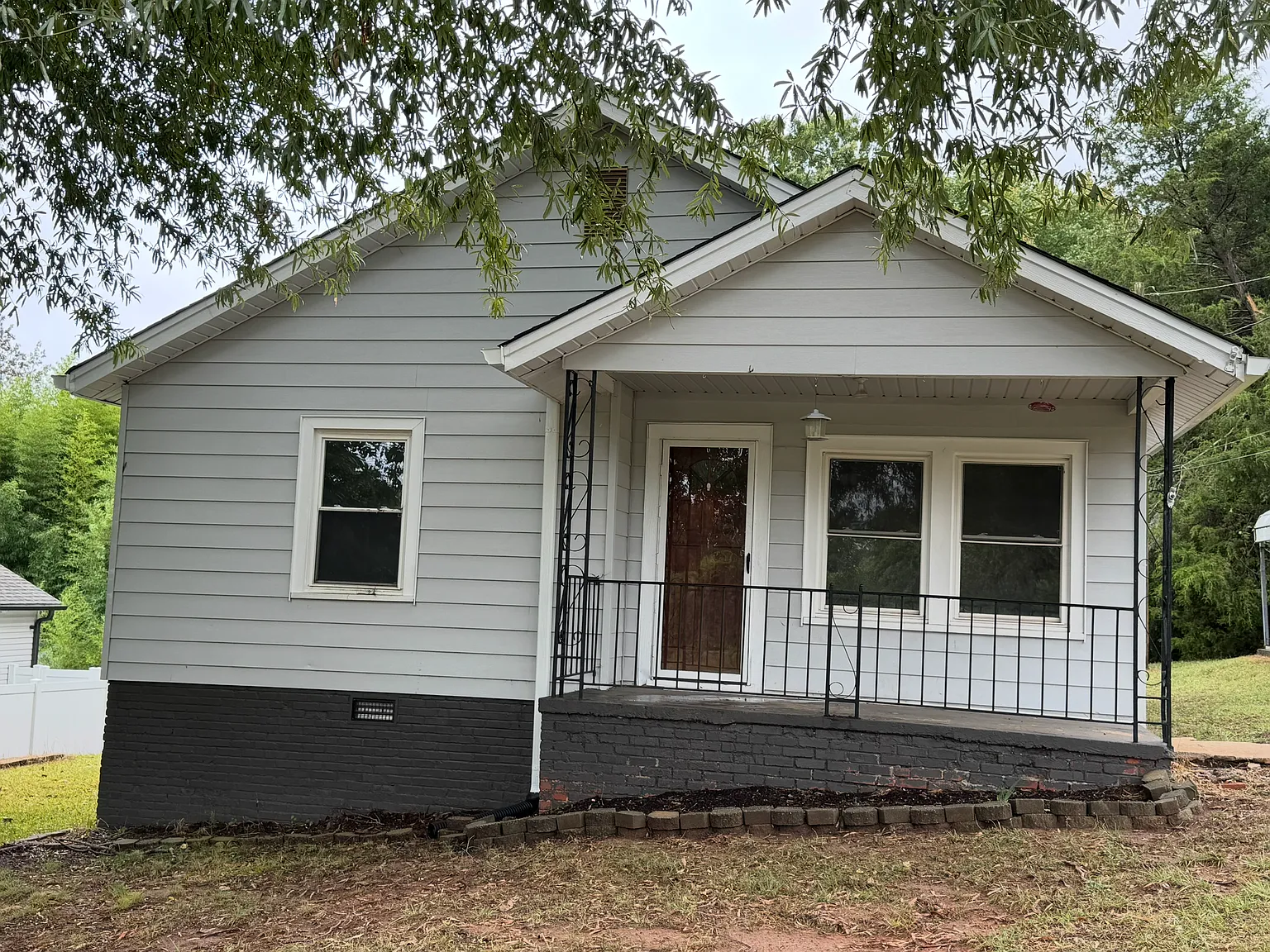 2 bed, 928 sqft, $1,350 — Photo 1