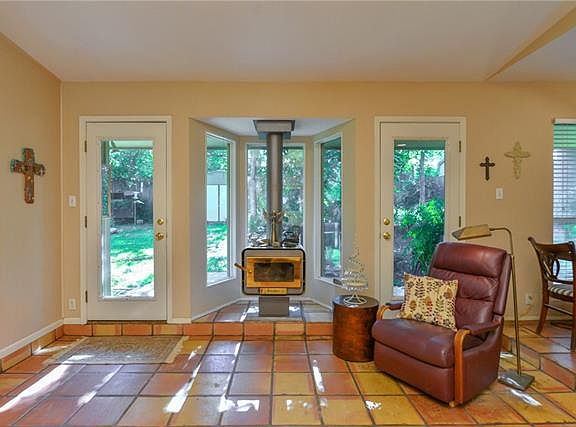 2nd image of 2718 Jewell Dr