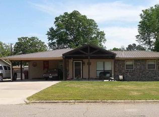 219 Circle Dr, Bogata, TX 75417
