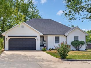 2420 W Cambridge St, Bolivar, MO 65613