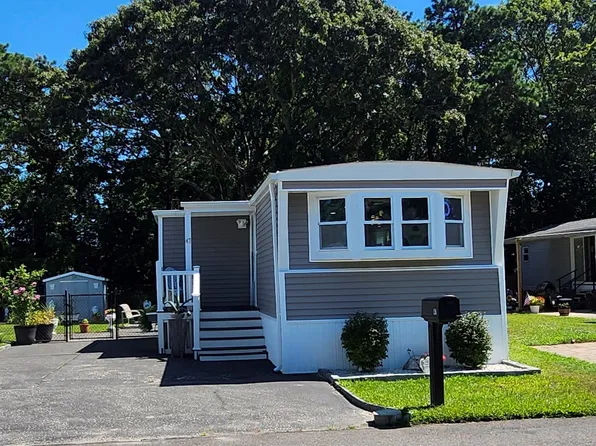 47 Betsy Ross Dr, Bohemia, NY 11716