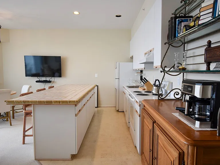 256 Dune Rd #94 — Photo 9