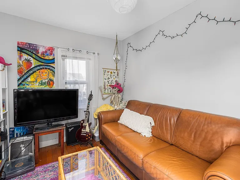 41 E Transit St #2R — Photo 8