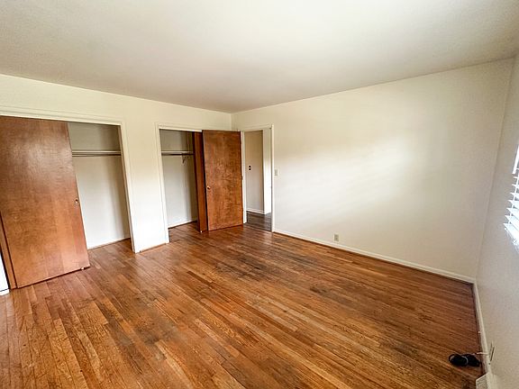 3rd image of 601 E Washington St APT 5
