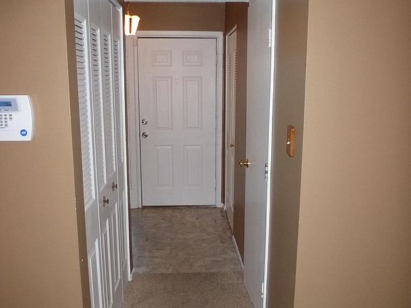 2nd image of 8 Greenwood Trl N