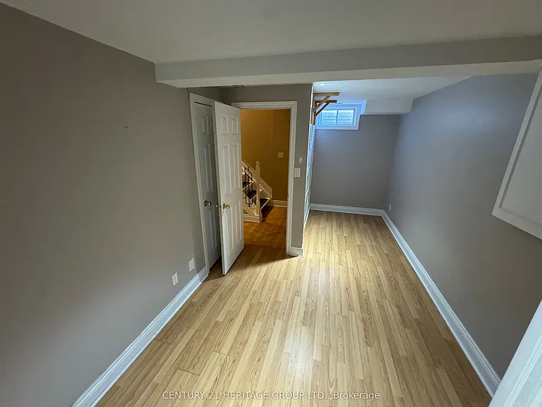 82 Kenwell Cres — Photo 16