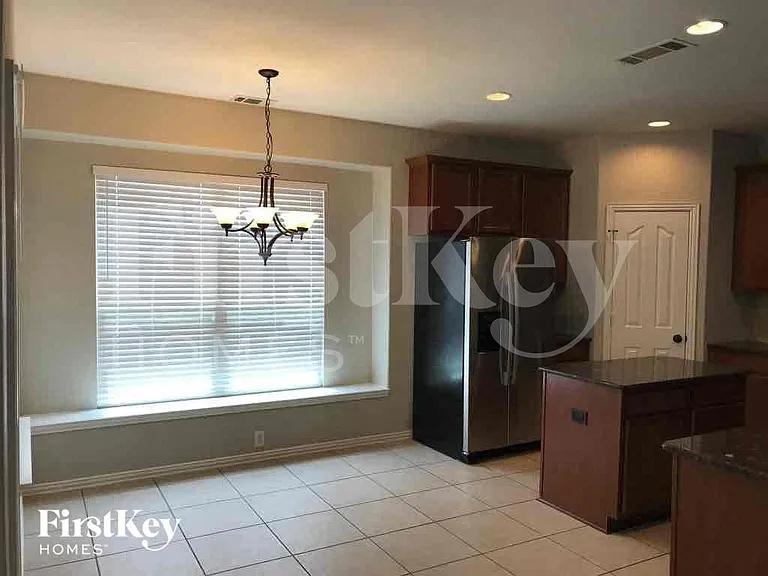 612 Celeste Ln — Photo 10