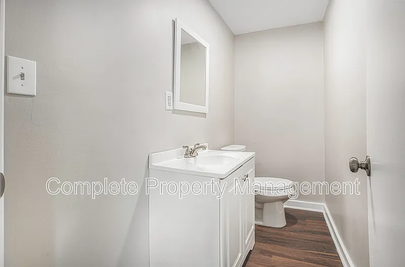 3 bed, 1.5 bath, 2026 sqft, $1,400 — Photo 2