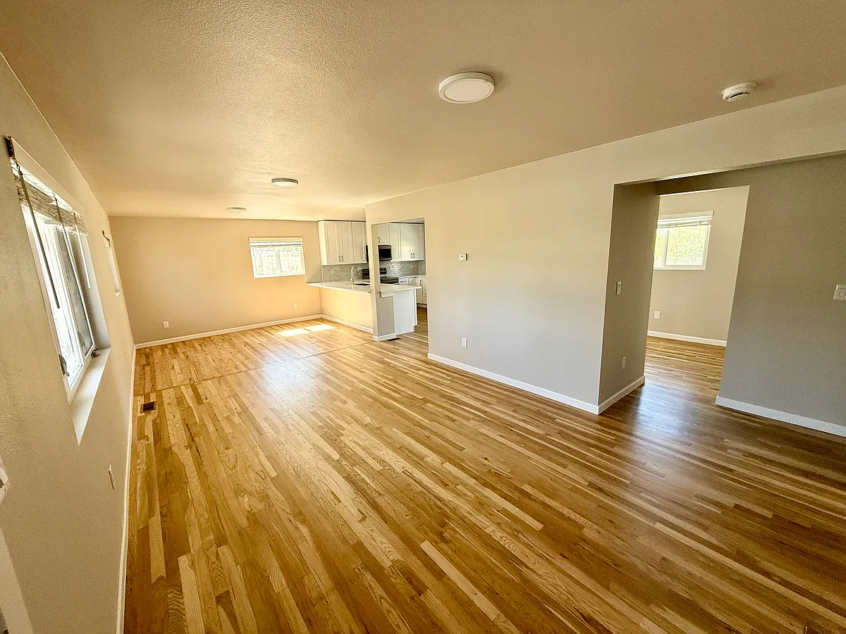 Building Photo - 1205 S Grape St