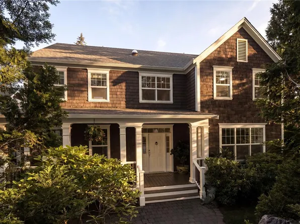 1188 Garden Gate Dr, Central Saanich, BC V8M 2H6