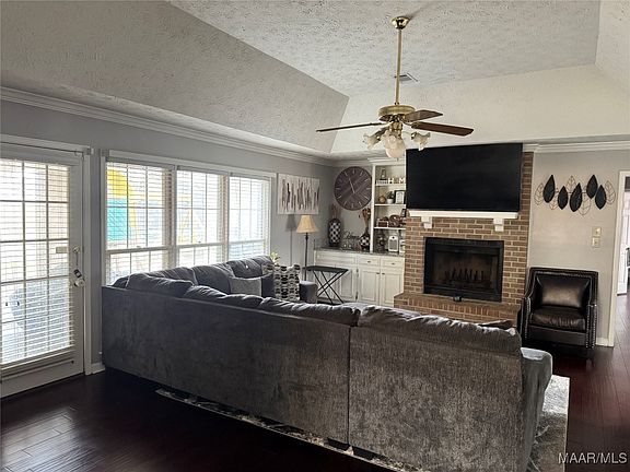 5th image of 5906 Balmoral Rd