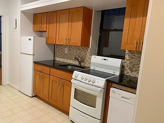 4th image of 405 E 90th St APT 3B