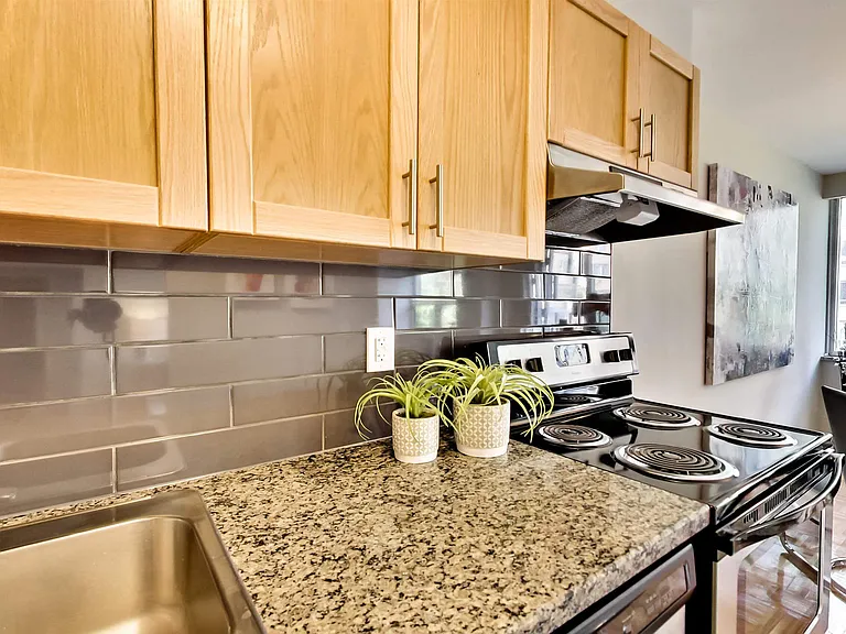 680 Roselawn Ave — Photo 105