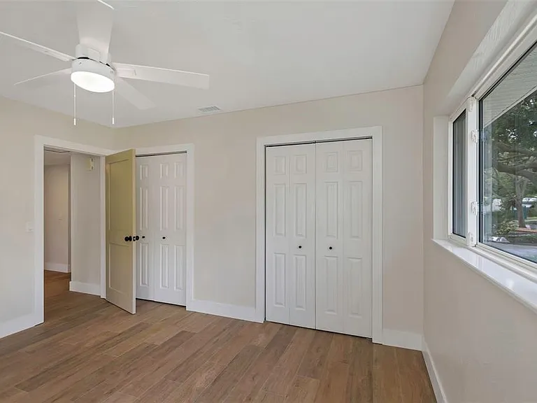 245 Grove Cir N — Photo 20