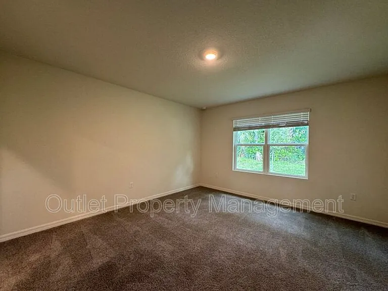 391 Pelham Park Dr — Photo 5