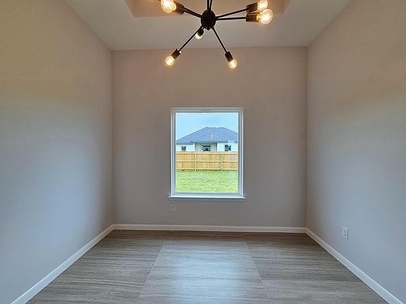 4th image of 203 Janet Cir