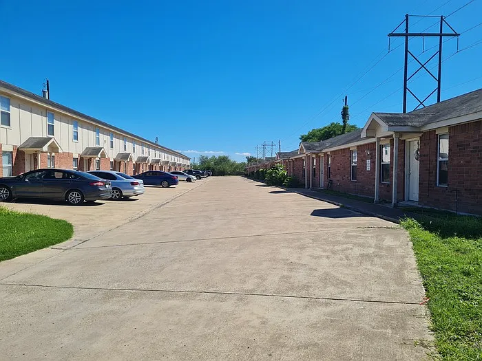 2 bed, 1.5 bath, $820 — Photo 2