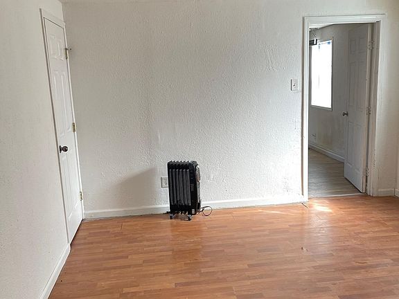 3rd image of 423 6th St