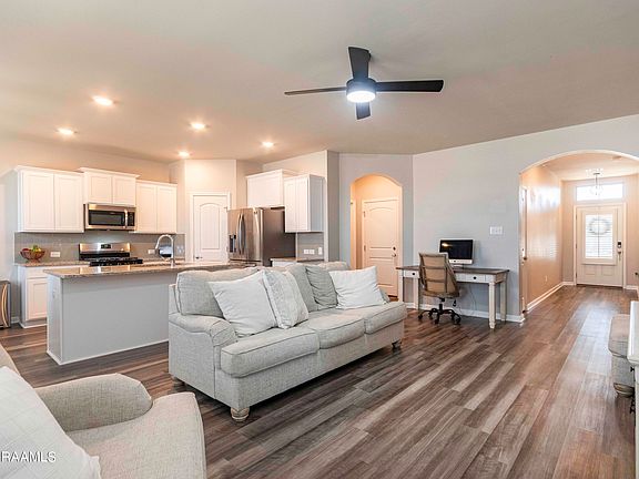 4th image of 104 Garden Oaks Ave