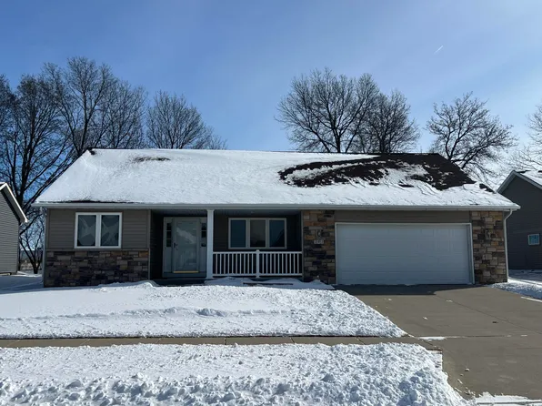 202 Summit Dr, Story City, IA 50248