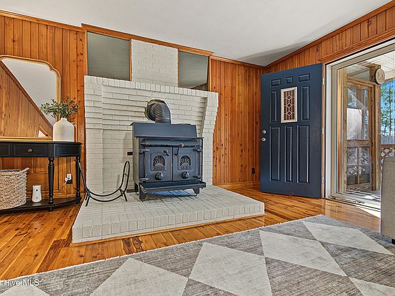 5th image of 735 Daniels Road
