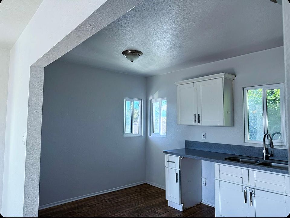 2nd image of 704 N Acacia Ave