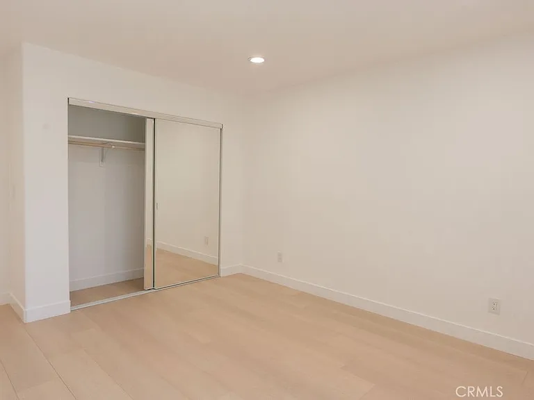 14605 Wyandotte St — Photo 20