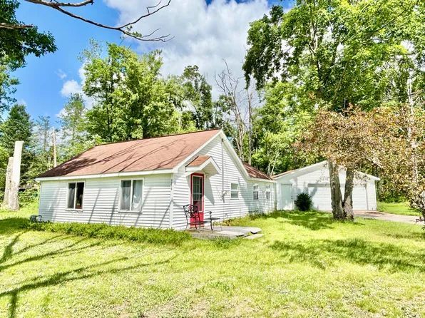 7715 Meridian Line Rd, Johannesburg, MI 49751