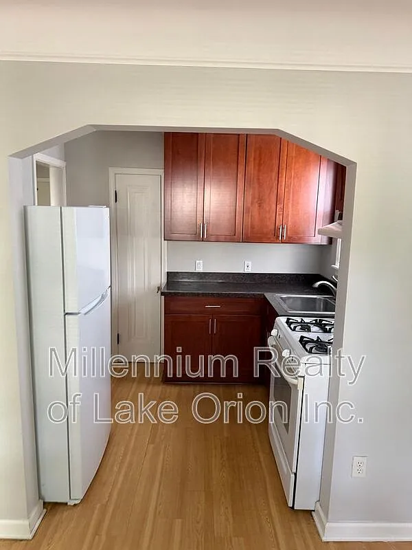 3 bed, 1.0 bath, 1100 sqft, $1,495 — Photo 4