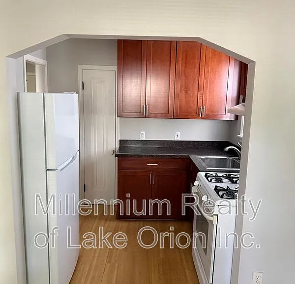 271 Dick Ave — Photo 4