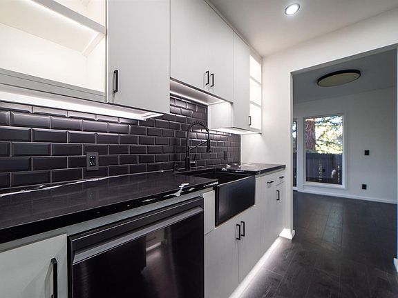 3rd image of Larkspur Ln #338