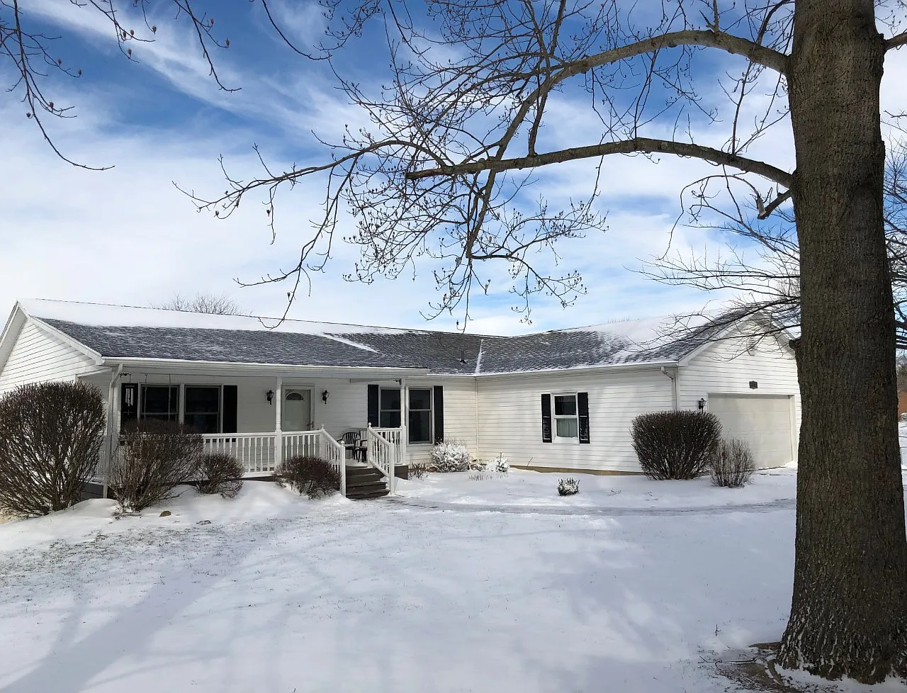 637 Breezy Dr photo 1