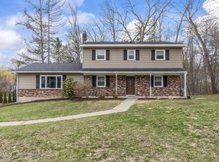 7 Chango Dr, Ballston Lake, NY 12019