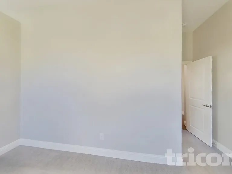 11201 Klondike Ln — Photo 7
