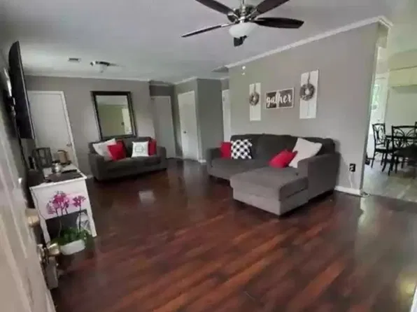 604 E Plum St, Angleton, TX 77515