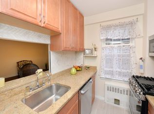 5 Roosevelt Pl APT 1F, Montclair, NJ 07042