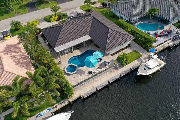 4 bed, 1836 sqft, $30,000 — Photo 1