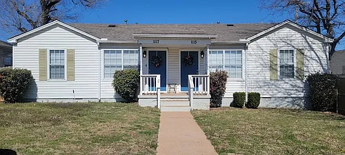 1115 NW Ozmun Ave #1 Photo 1
