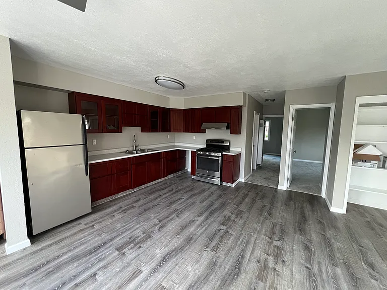 1310 Los Robles Blvd #B — Photo 9