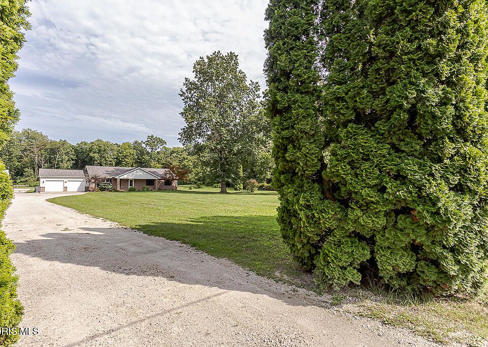 1st image of 412 N Schwamberger Rd