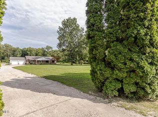 412 N Schwamberger Rd, Holland, OH 43528