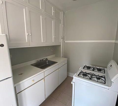 5th image of 1303 Elmwood Ave APT 205
