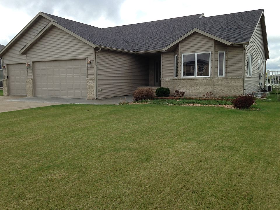 1st image of 541 38th Ave W