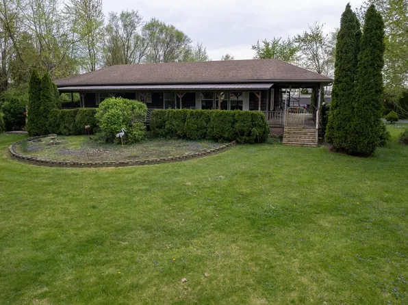 206 W Elizabeth St, Flora, IN 46929