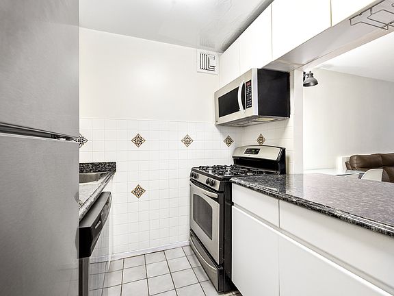 5th image of 50 Lexington Ave APT 4B