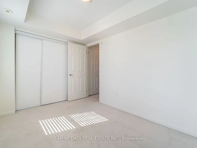 639 Dundas St W #2 — Photo 25