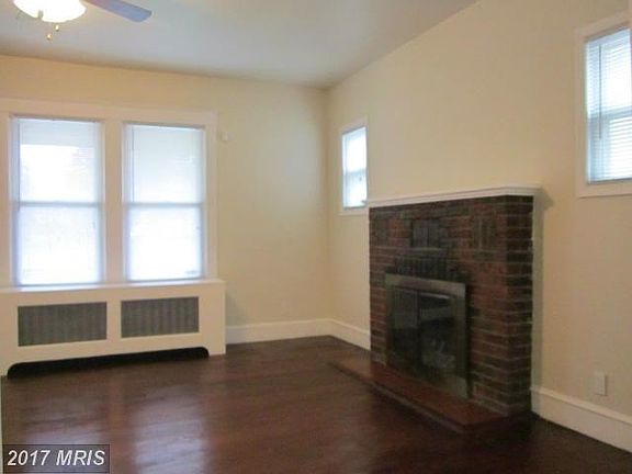 Living Room w. Fireplace